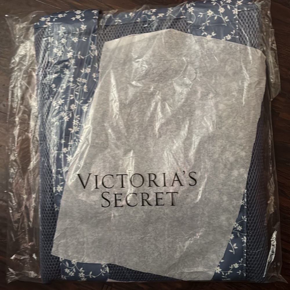 VS PINK MESH TOTE - Picture 4 of 10